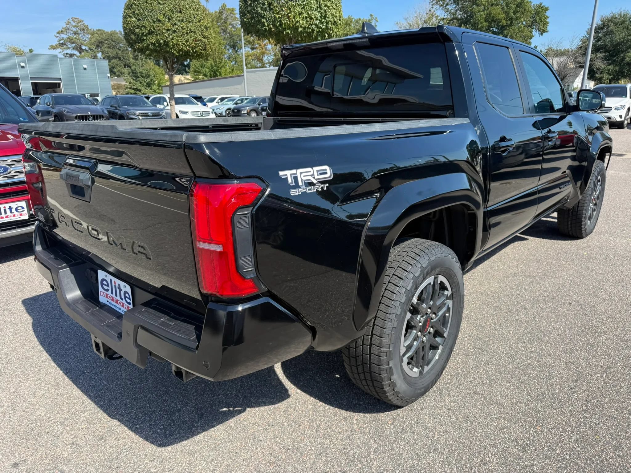 Used 2024 Toyota Tacoma TRD Sport w/ TRD Sport Upgrade Package AWD/4WD image 7