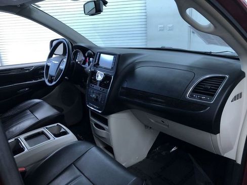 Used 2015 Chrysler Town & Country Touring FWD image 24