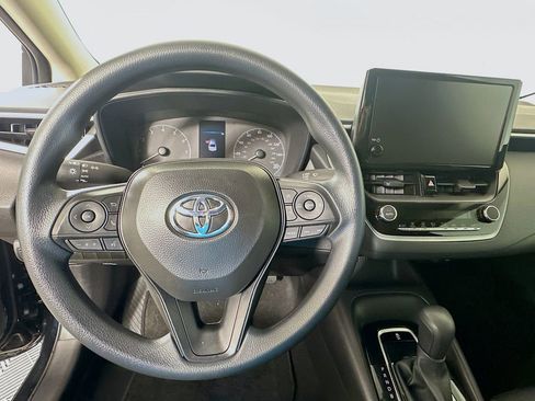 Used 2025 Toyota Corolla LE image 11