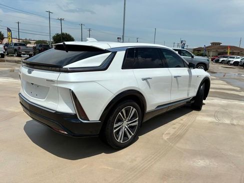 Used 2024 Cadillac Lyriq Luxury w/ LPO, Floor Liner Package AWD/4WD image 3