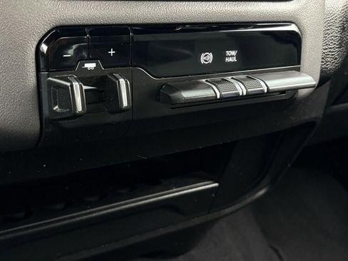 Used 2024 RAM 2500 Big Horn image 23