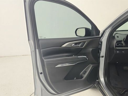 Used 2025 Chevrolet Traverse LT w/ Midnight/Sport Edition image 20