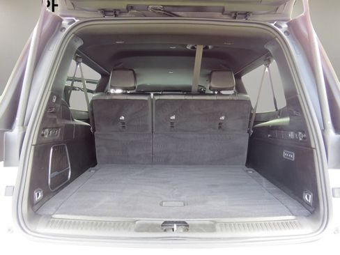 Used 2024 Jeep Wagoneer L Series II w/ Flexible Seating Group AWD/4WD image 13