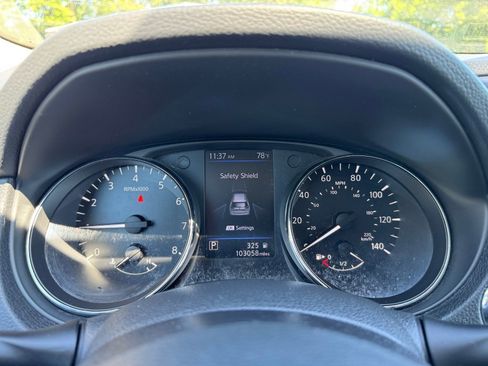 Used 2018 Nissan Rogue SV image 14