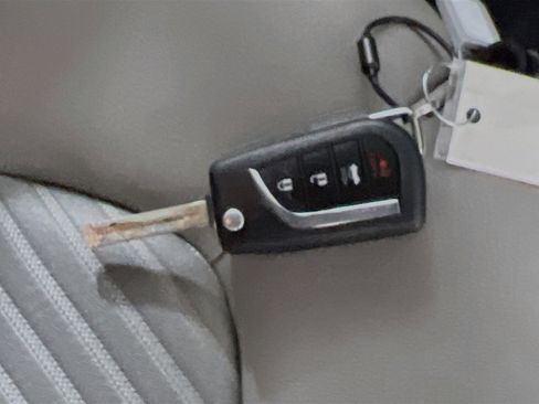 Used 2023 Toyota Camry SE image 36