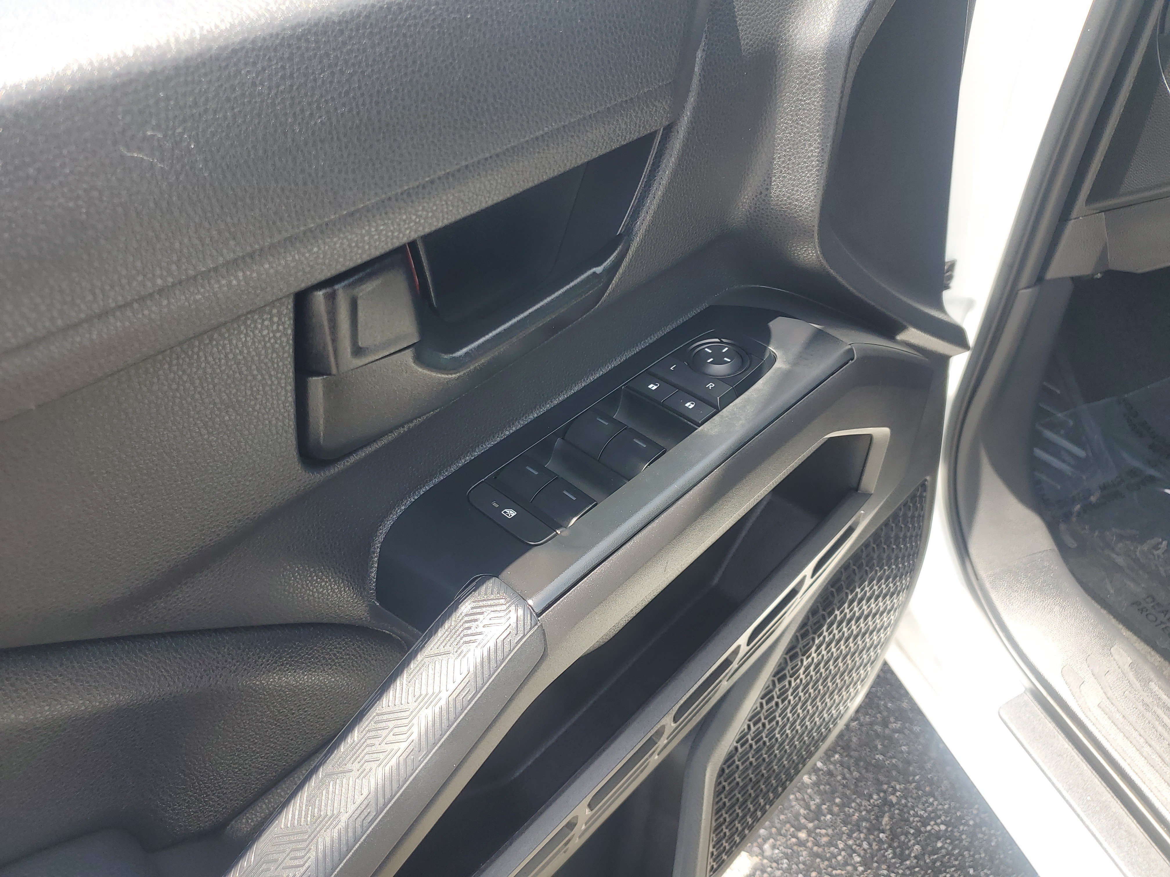 Used 2025 Toyota Tacoma SR5 AWD/4WD image 25