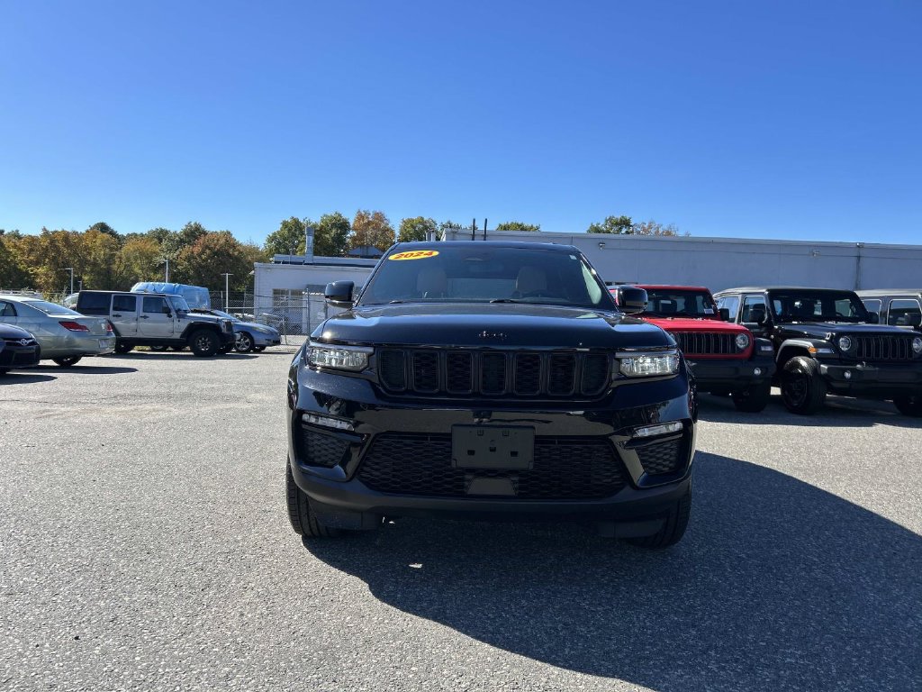 Certified 2024 Jeep Grand Cherokee Limited w/ Black Appearance Package AWD/4WD image 8