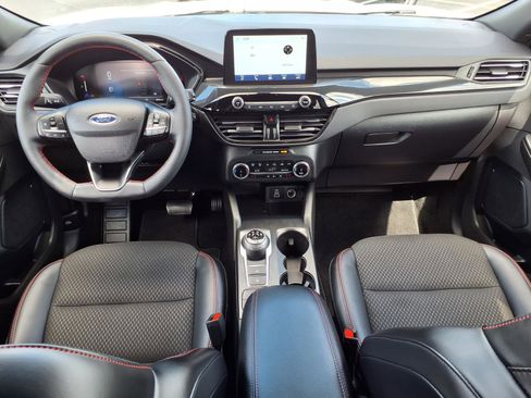Used 2025 Ford Escape ST-Line w/ Cold Weather Package AWD/4WD image 9