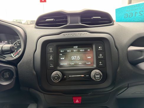 Used 2016 Jeep Renegade Latitude image 10