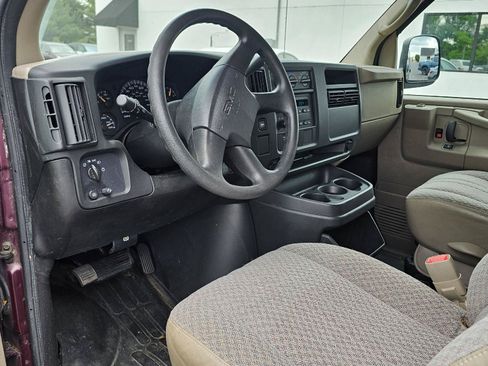 Used 2005 GMC Savana 3500 Extended RWD image 12