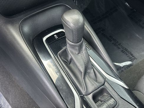 Used 2021 Toyota Corolla LE FWD image 19