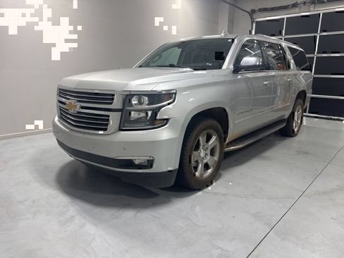 Used 2020 Chevrolet Suburban Premier RWD image 2