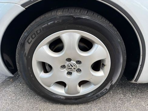 Used 2003 Volkswagen Beetle GLS FWD image 33
