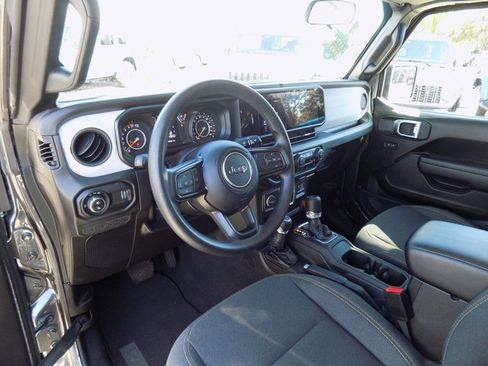 Certified 2024 Jeep Gladiator Sport image 11