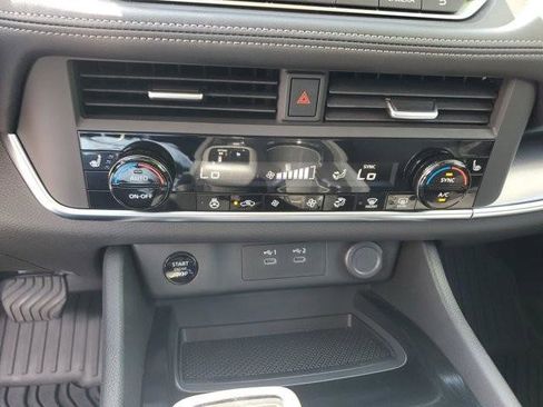 Used 2024 Nissan Rogue SV w/ SV Premium Package image 30