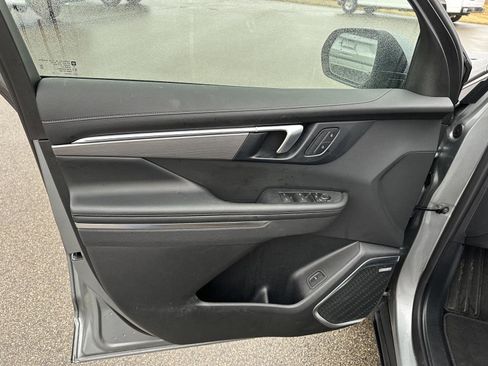 Used 2025 Buick Enclave Preferred image 18