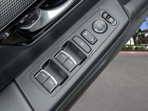 Used 2023 Honda CR-V EX-L image 9