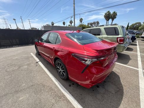 Used 2022 Toyota Camry SE FWD image 8