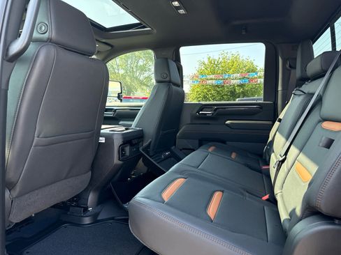 New 2025 GMC Sierra 2500 AT4 w/ AT4 Premium Plus Package image 17