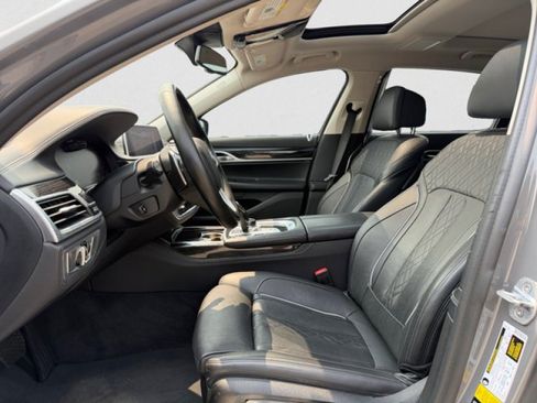 Used 2020 BMW 750i xDrive w/ Executive Package AWD/4WD image 10