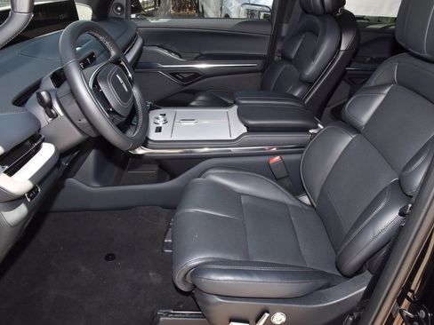 New 2026 Lincoln Navigator L Reserve w/ Jet Appearance Package AWD/4WD image 13