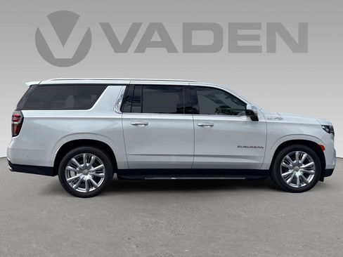 Used 2024 Chevrolet Suburban High Country w/ Advanced Technology Package image 8