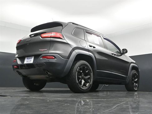 Used 2015 Jeep Cherokee Trailhawk w/ Comfort/Convenience Group AWD/4WD image 33
