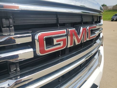 Used 2021 GMC Acadia SLE FWD image 36