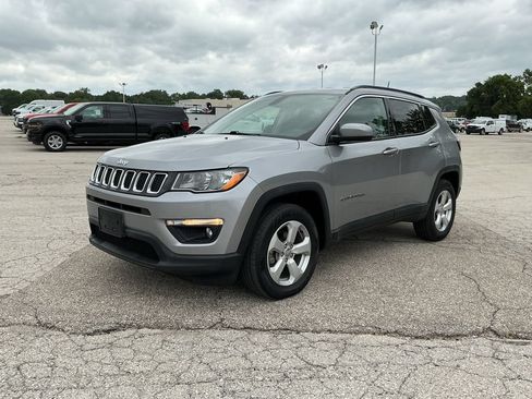 Used 2019 Jeep Compass Latitude AWD/4WD image 1