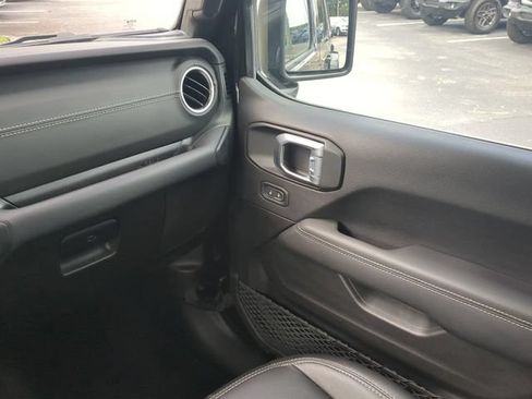 Used 2023 Jeep Wrangler Unlimited Sahara AWD/4WD image 19
