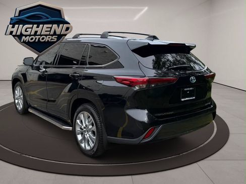 Used 2021 Toyota Highlander Limited AWD/4WD image 4