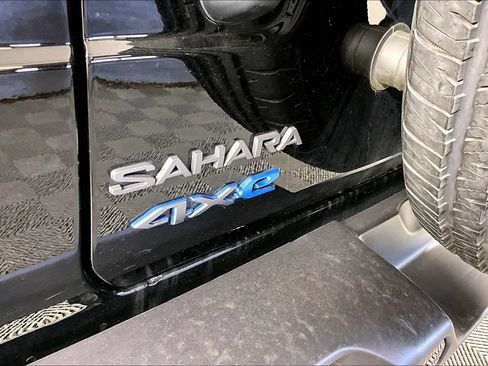 Used 2025 Jeep Wrangler Unlimited Sahara AWD/4WD image 23