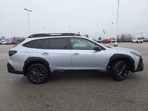 Used 2025 Subaru Outback Onyx Edition AWD/4WD image 18