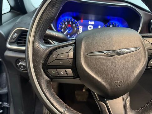 Used 2020 Chrysler Pacifica Limited image 24