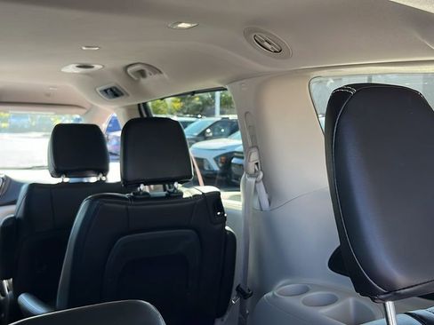 Used 2024 Chrysler Pacifica Touring-L image 40