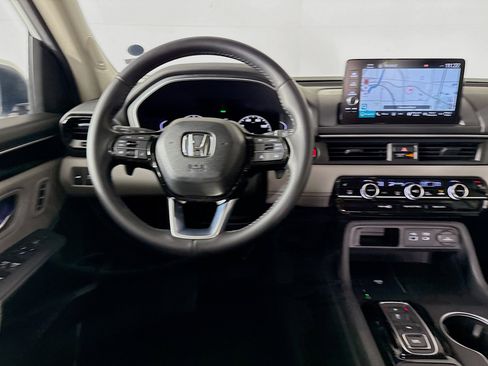 Certified 2025 Honda Pilot Touring image 28