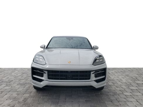 Used 2024 Porsche Cayenne S AWD/4WD image 2