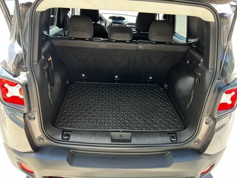 Used 2018 Jeep Renegade Trailhawk AWD/4WD image 23