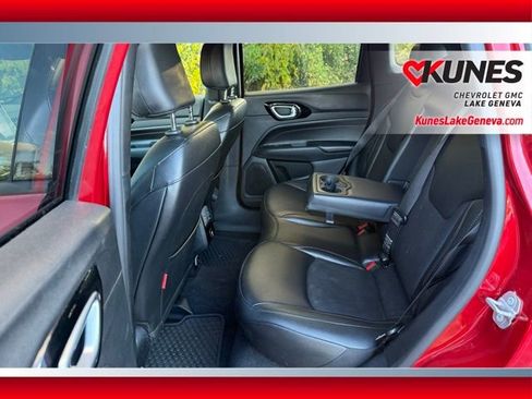 Used 2025 Jeep Compass Trailhawk image 19