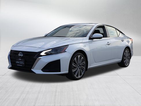Used 2023 Nissan Altima 2.5 SL AWD/4WD image 3