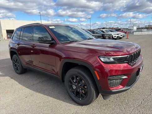 New 2025 Jeep Grand Cherokee 4WD image 1