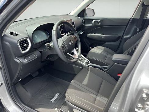 Used 2025 Hyundai Venue SEL image 26