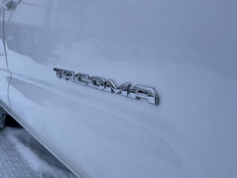 Used 2019 Toyota Tacoma TRD Sport image 25