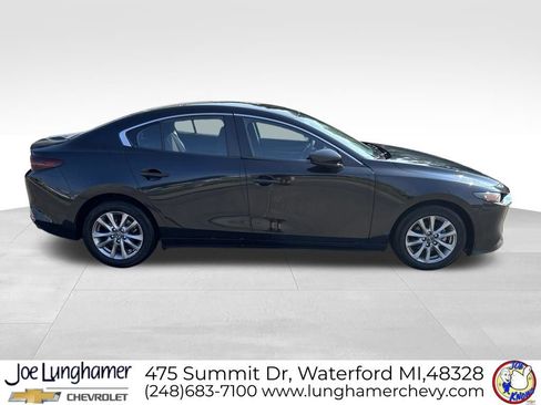 Used 2021 MAZDA MAZDA3 Sedan FWD image 2