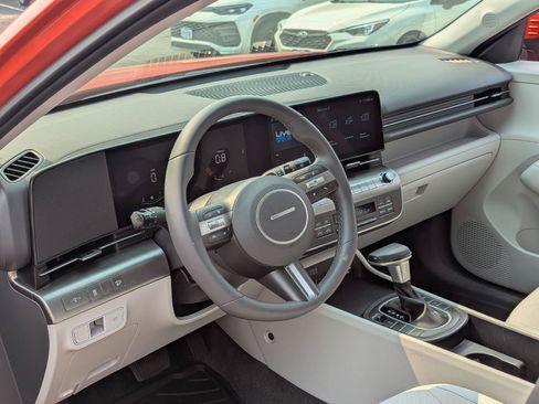 Used 2025 Hyundai Kona SEL AWD/4WD image 12