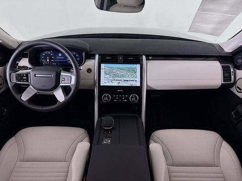 Used 2024 Land Rover Discovery S AWD/4WD image 9