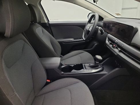 Used 2025 Kia K4 FWD image 21