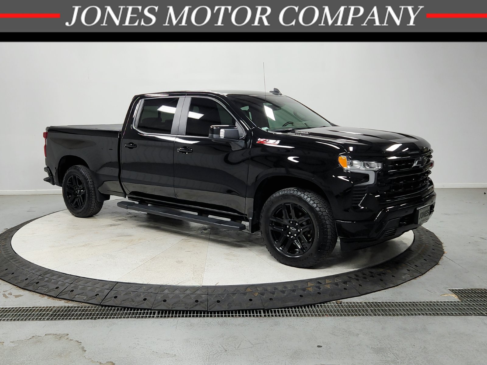 Used 2024 Chevrolet Silverado 1500 RST AWD/4WD image 1