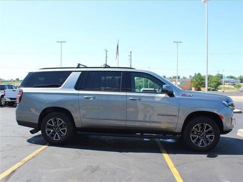 Used 2023 Chevrolet Suburban Z71 image 4