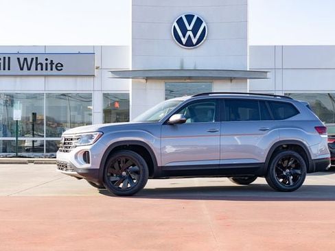 New 2026 Volkswagen Atlas SE image 1